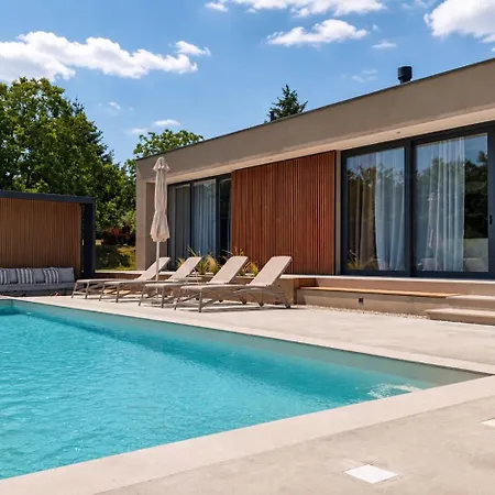 Ze Istrian Design With Massage Pool